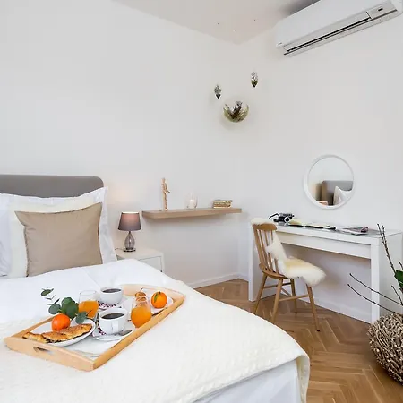 Апарт-отель Empirent Petrin Park 4*