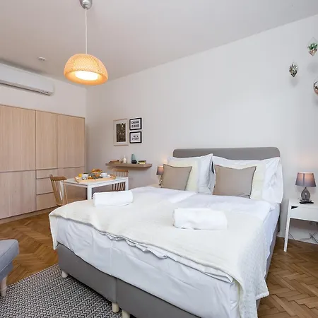 Апарт-отель Empirent Petrin Park 4*