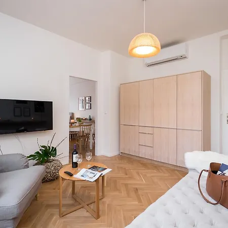 Ξενοδοχείο με διαμερίσματα Empirent Petrin Park 4*